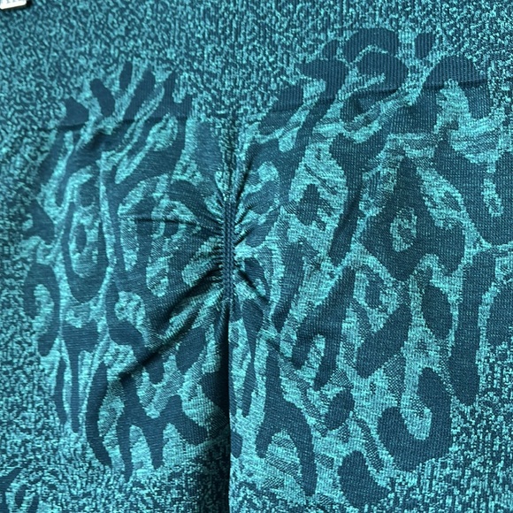 NWT Gymshark Adapt Seamless Emerald Green Animal Print Shorts - Picture 5 of 9